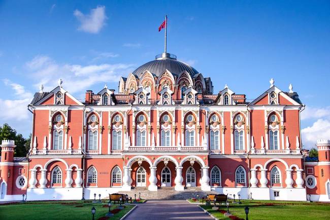 Петрофф Пэлес Отель