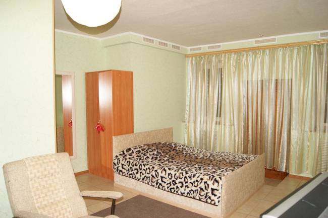 Парижски двор Инн