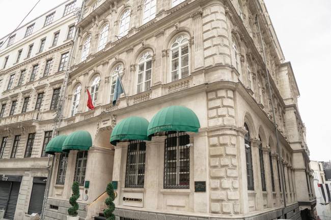 Волт Каракой