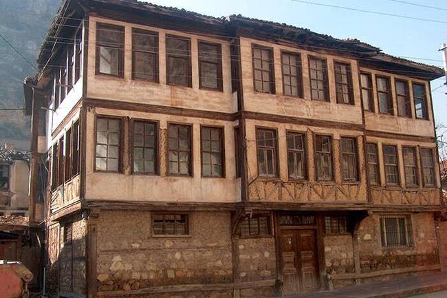 Уğурлу Конакларı