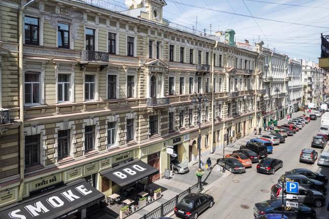  Largo у Невского проспекта